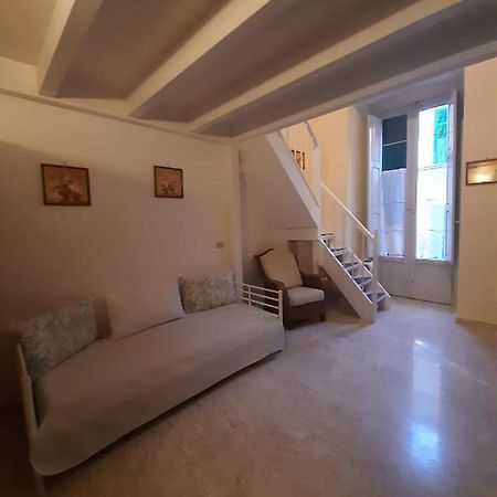 Holiday House Nel Cuore Di Bari Exterior photo